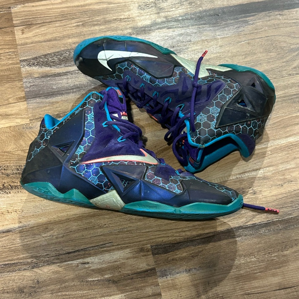 Nike LeBron 11 Summit Size 9.5 Used
